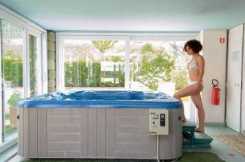 Hotel Lord Byron - mese di Marzo - Hotel Ischia Lord Byron-vasca-idromassaggio